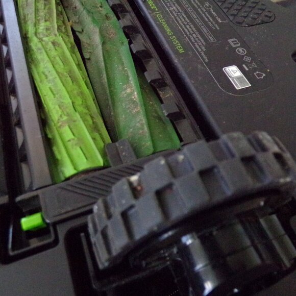 Roomba 5 robot vacuum - Picture 6 of 9